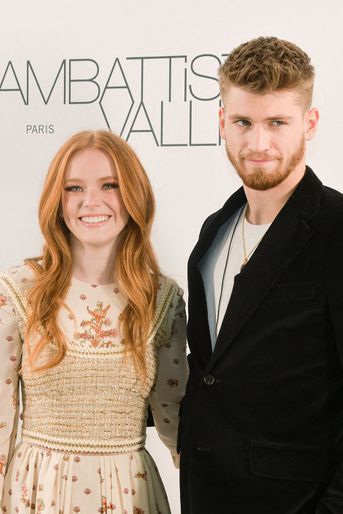 Abigail Cowen et Danny Griffin au défilé Giambattista Valli, lors de la Fashion Week de Paris, le 7 mars 2022.