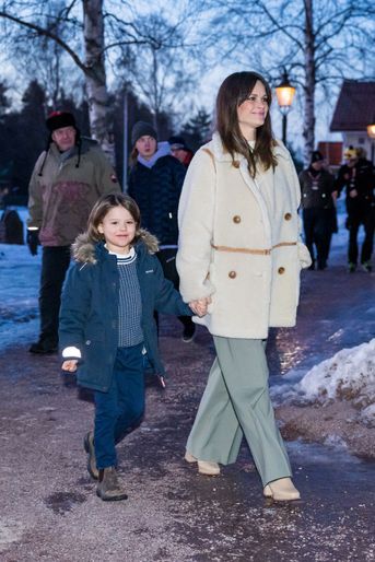 Le prince Alexander de Suède avec sa maman la princesse Sofia à Mora, le 4 mars 2022
