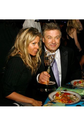 Alec Baldwin, ici avec la productrice de la série 30 Rock, Marci Klein, a reçu l'Emmy award du Meilleur acteur principal dans une série comique.