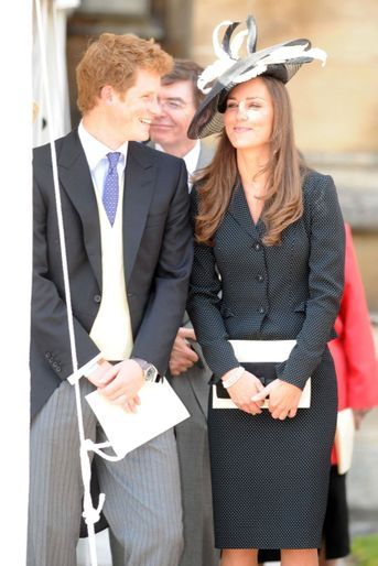 Kate Middleton et le prince Harry, regardent le prince William devenir chevalier de l&#039;Ordre de la Jarretière, en juin 2008