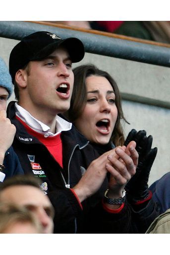 Kate Middleton et le prince William lors de l&#039;une de leurs premières apparitions publiques, pour un match de rugby à Twickenham en février 2007