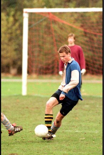 Le prince William, au football en 2000