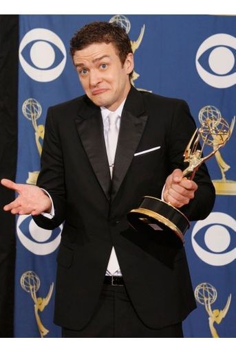 Justin Timberlake est arrivé en célibataire à la 61e édition des Emmy Awards, ce qui ne l’a pas empêché de faire le clown et d’en profiter au maximum. L'acteur a par ailleurs reçu l'Emmy de la Meilleure guest-star masculine dans une série comique, pour son apparition dans Saturday Night Live.
