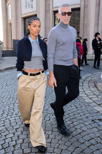 Tina Kunakey et Vincent Cassel au défilé Miu Miu lors de la Fashion Week de Paris, le 8 mars 2022.