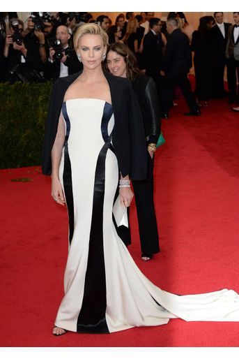 Charlize Theron lors du Gala du Metropolitan Museum à New York, le 5 mai 2014