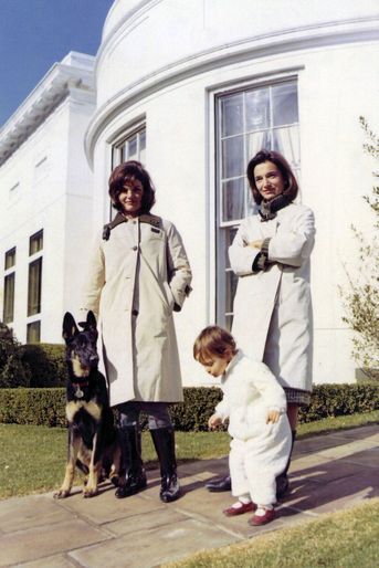 Jackie Kennedy et Lee Radziwill à la Maison-Blanche, avec Tina, la fille de Lee.