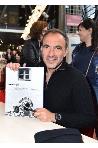 Nikos Aliagas au Salon du livre à Paris le 16 mars 2019