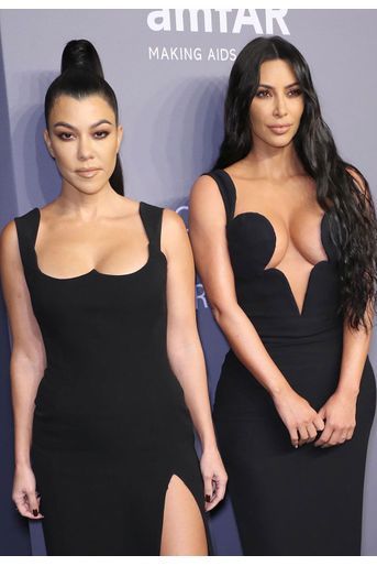 Kourtney et Kim Kardashian au gala de l&#039;AmfAR mercredi à New York