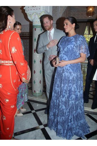 Le duc et la duchesse du Sussex ont ensuite pris le thé dans une salle de réception en compagnie des soeurs du roi, Lalla Hasna et Lalla Meryem.