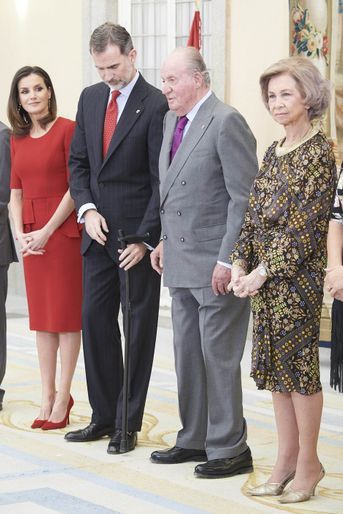 La reine Letizia, le roi Felipe VI, l'ex-reine Sofia et l'ex-roi Juan Carlos d'Espagne à Madrid, le 10 janvier 2018