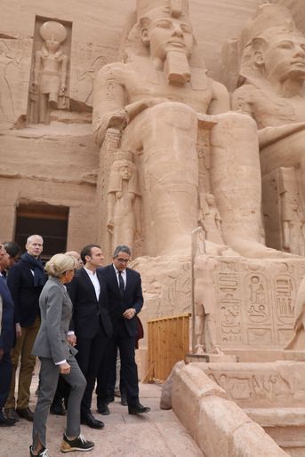 Dimanche, Emmanuel Macron a entamé sa visite en Egypte par une étape au temple d'Abou Simbel, l'un des sites archéologiques emblématiques du pays.