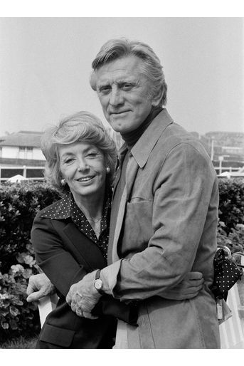 Kirk Douglas et son épouse Anne à Deauville en France en 1978. 