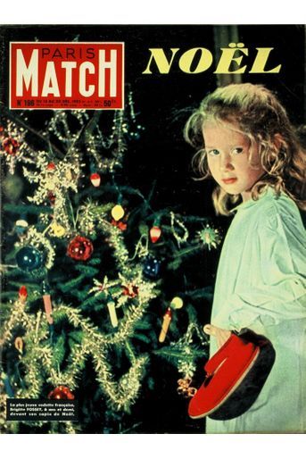 Couverture du Paris Match n°196 du 13 au 20 décembre 1952 : la plus jeune vedette française Brigitte Fossey, 6 ans et demi, devant son sapin de Noël. 