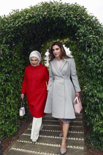 La reine Rania de Jordanie avec la Première dame turque à Istanbul, le 3 février 2019