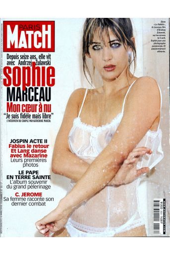 «Sophie Marceau : mon cœur à nu», couverture de Paris Match n°2654, daté du 6 avril 2000.