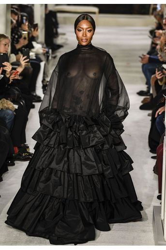 Naomi Campbell au défilé Haute couture Valentino mercredi, à Paris