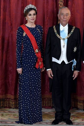 La reine Letizia d'Espagne, dans une robe Ana Locking, le 16 avril 2018
