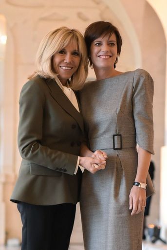 Brigitte Macron retrouve également Amelie Derbaudrenghien, compagne du premier ministre belge Charles Michel. 