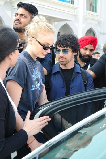 Joe Jonas et Sophie Turner arrivent à Jodhpur