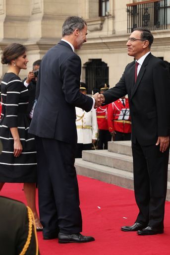 La reine Letizia et le roi Felipe VI d'Espagne avec le président péruvien à Lima, le 12 novembre 2018