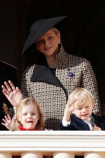 La princesse Charlène de Monaco avec la princesse Gabriella et le prince Jacques à Monaco, le 19 novembre 2018