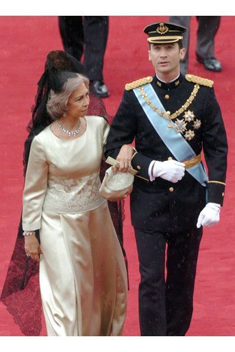 La reine Sofia d'Espagne et le prince Felipe, le jour de son mariage, le 22 mai 2004