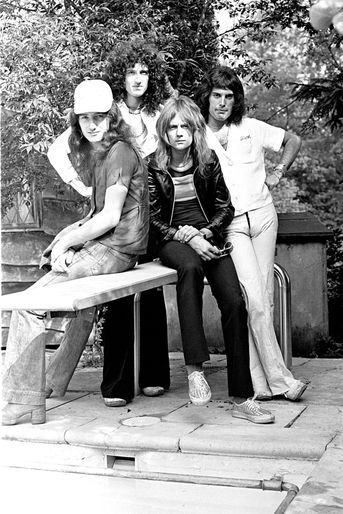 Le groupe Queen en août 1975 - John Deacon, Brian May, Roger Taylor et Freddie Mercury