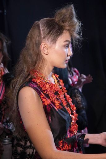 Gigi Hadid en backstage du défilé Anna Sui, à New York le 10 septembre 2018