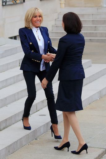 Brigitte Macron a reçu mercredi après-midi à l’Elysée Akie Abe, l’épouse du Premier ministre japonais Shinzo Abe.