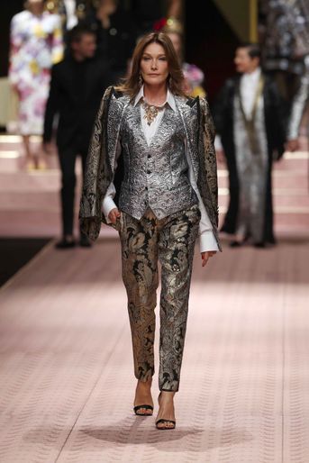 Carla Bruni défile pour Dolce &amp; Gabbana à Milan le 23 septembre 2018