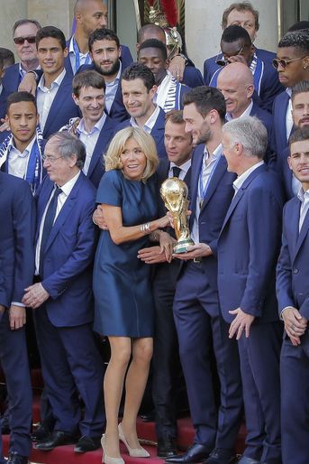 Emmanuel et Brigitte Macron reçoivent l&#039;équipe de France à l&#039;Elysée. 