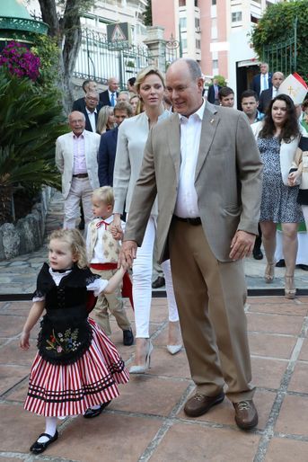 Le prince Jacques et la princesse Gabriella avec la princesse Charlène et le prince Albert II de Monaco, à Monaco le 31 août 2018
