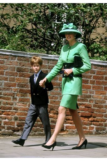 La princesse Diana, photographiée par Jayne Fincher, à Windsor avec son fils Harry le 18 juillet 1992.