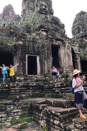 Les amas de touristes transforment Angkor, site classé depuis 1992 au Patrimoine mondial de l’Unesco,  en un parc d’attraction effrayant.