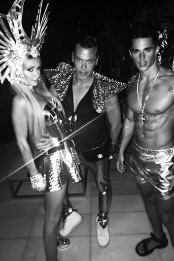 Paris Hilton, Marcus Piggott et Pietro Boselli à Ibiza