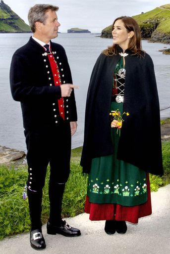 Le costume de la princesse Mary de Danemark aux îles Féroé, le 26 août 2018