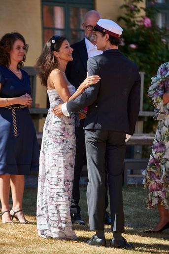 Le prince Nikolai de Danemark avec sa mère Alexandra Manley à Næstved, le 28 juin 2018