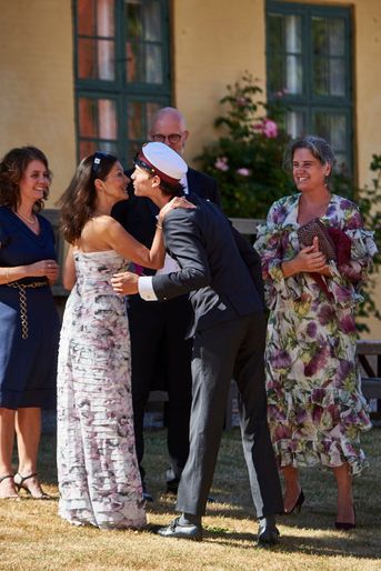 Le prince Nikolai de Danemark avec sa mère Alexandra Manley le 28 juin 2018 à Næstved