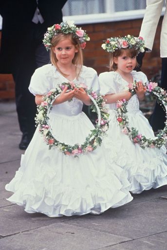 La princesse Beatrice d’York avec sa soeur la princesse Eugenie, le 25 avril 1993