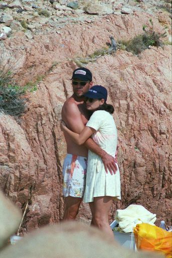 Bruce Willis et Demi Moore en vacances sur l'Île de Cavallo, le 25 août 1995.