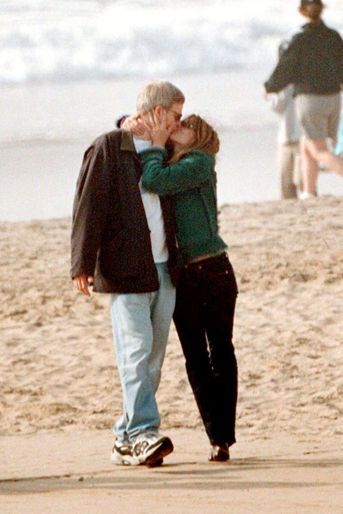 Elizabeth Hurley et Steve Bing à Los Angeles en 2000.