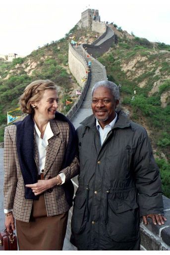 Avec son épouse Nane Annan en 1997 sur la Grande muraille de Chine 