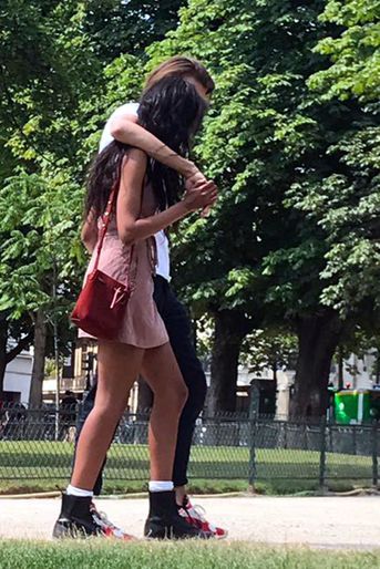 Malia Obama et son petit-ami en vacances à Paris