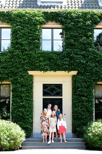 La reine Maxima et le roi Willem-Alexander des Pays-Bas avec leurs filles à Wassenaar, le 13 juillet 2018