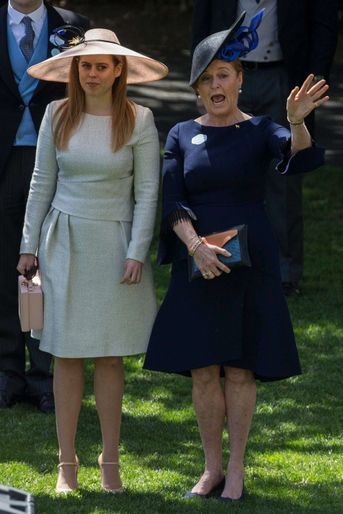 Sarah Ferguson avec sa fille aînée la princesse Beatrice d'York au Royal Ascot, le 22 juin 2018