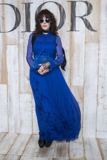 Isabelle Adjani au Photocall de la collection croisière Christian Dior Couture printemps-été 2019 dans les grandes écuries du château de Chantilly, le 25 mai 2018.