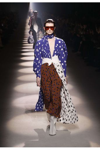 Clare Waight Keller présente sa collection prêt-à-porter automne-hiver 2020-21 pour Givenchy à l&#039;Hippodrome de Longchamp le 1er mars 2020. 