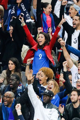 Jennifer Giroud après le but de son mari contre l'Islande, au Stade de France, le 3 juillet 2016.