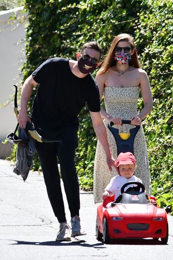 Kate Mara et Jamie Bell avec leur fille à Los Angeles le 21 mai 2020