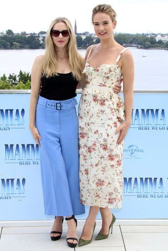 Amanda Seyfried et Lily James le 12 juillet 2018 à Hambourg pour &quot;Mamma Mia 2&quot;